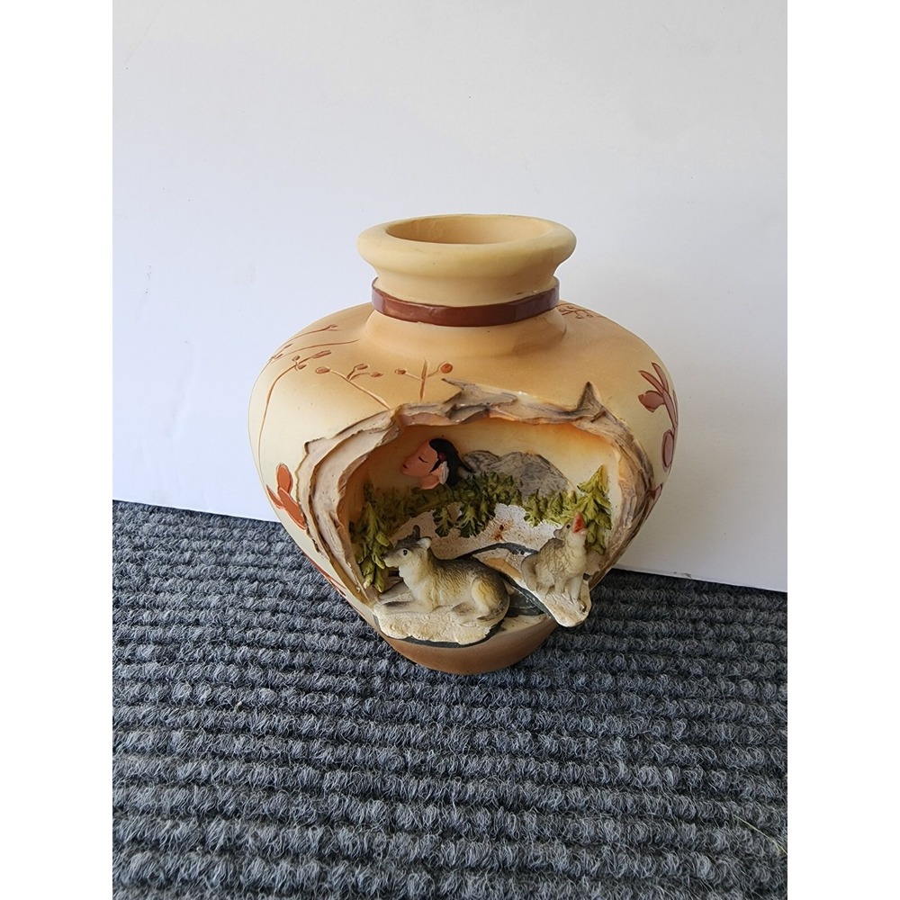 SOUTHWESTERN REFLECTIONS COLLECTIONS WOLF'S VASE 4" TALL